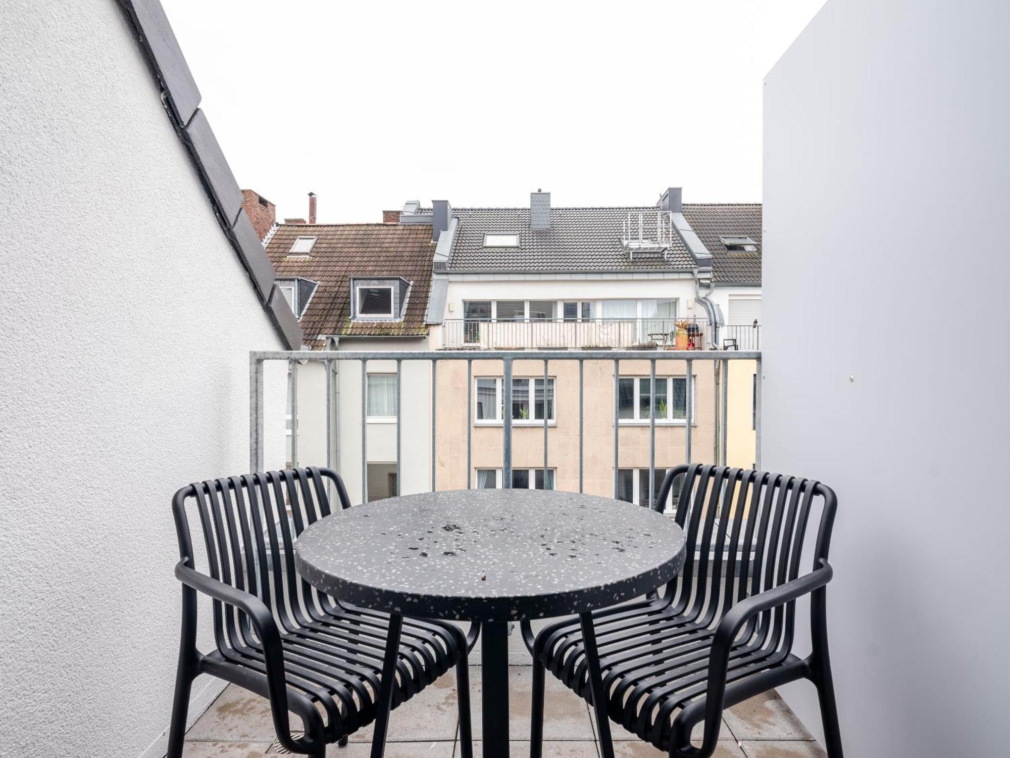 Numa I Leo Apartments Dusseldorf Bagian luar foto